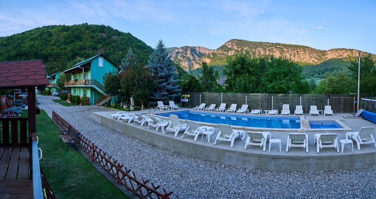 Pension Charisma Băile Herculane Esterno foto