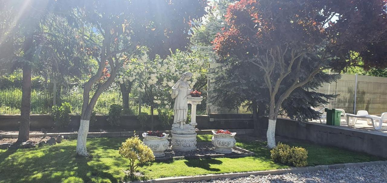 Pension Charisma Băile Herculane Esterno foto